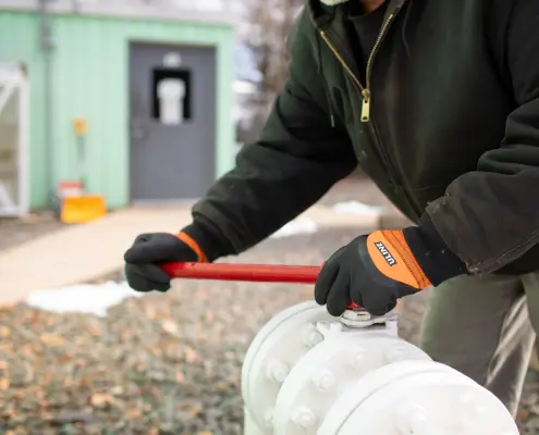 Employee tightening valve